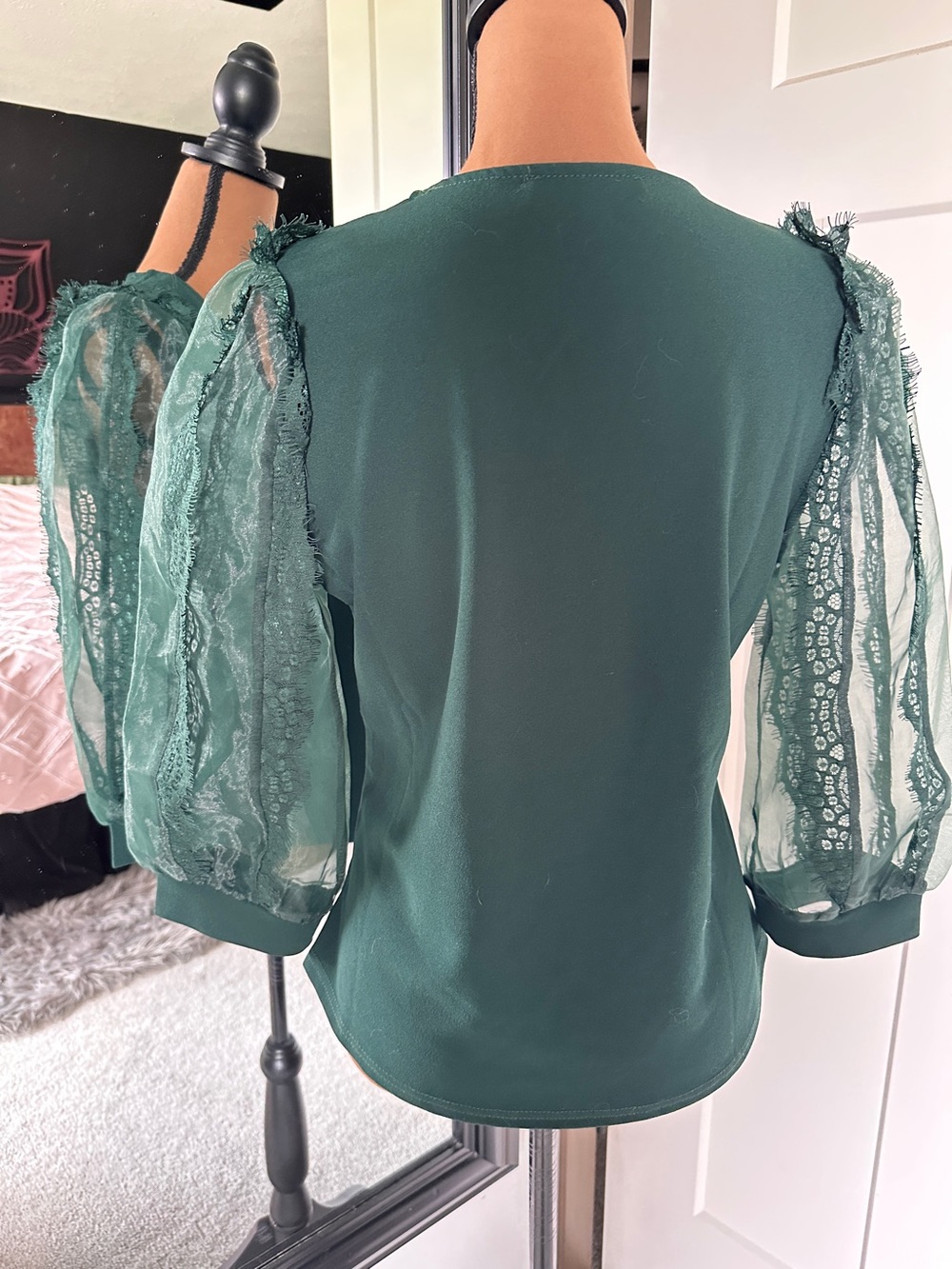 Melanie Rue Emerald Green Lace Sleeve Blouse Top Size Medium -B - Picture 3 of 5